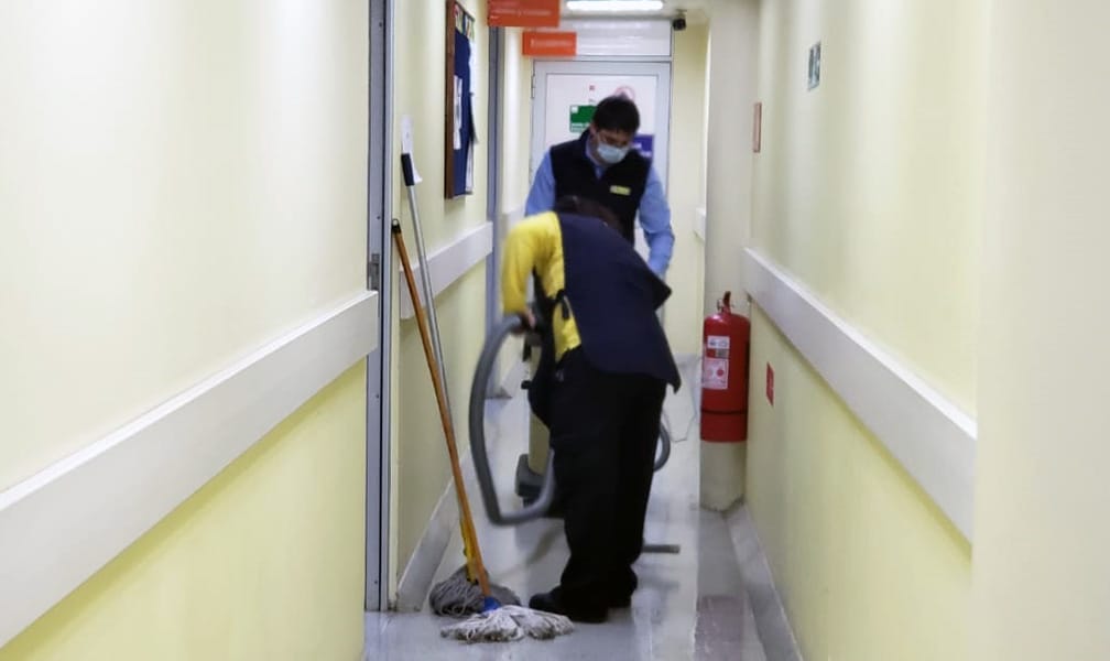 Intensa lluvia inundó subterráneo del Cesfam Santa Sabina de Concepción