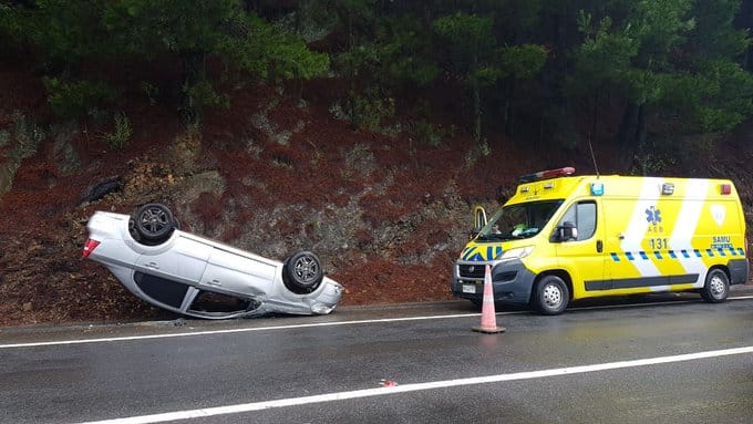 Un lesionado dejó un volcamiento de automóvil en la Ruta de la Madera