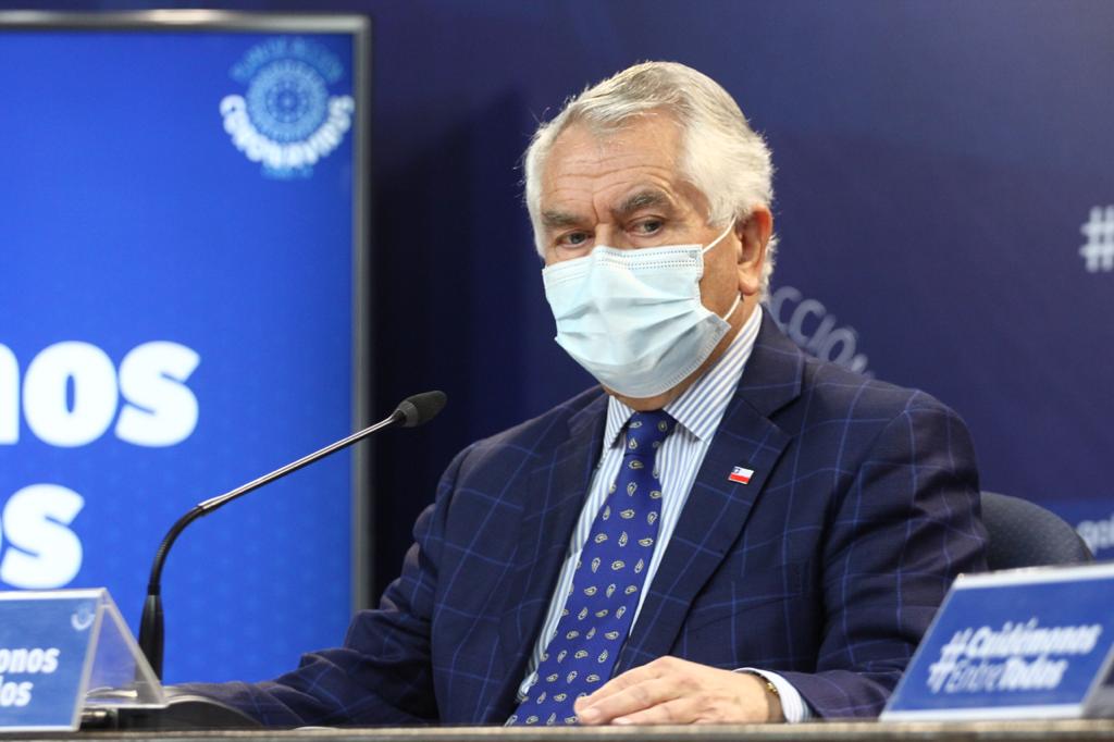 Ministro Paris pide hasta 3 años de cárcel para quienes violen las restricciones sanitarias