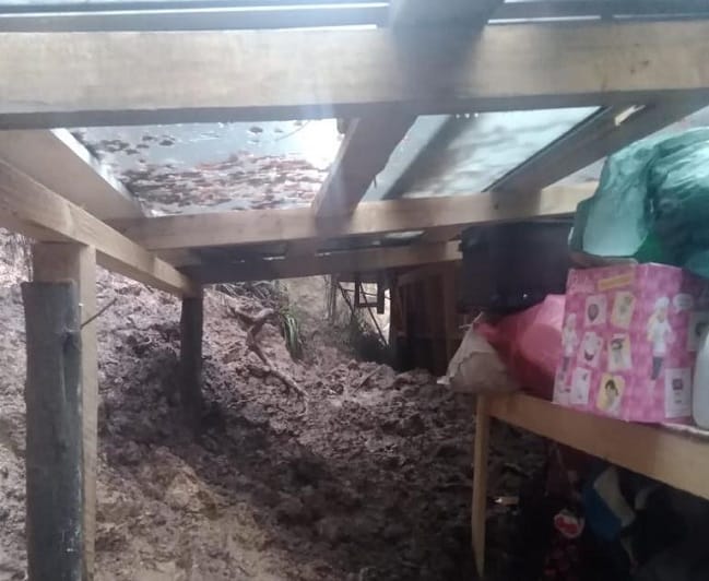 Remoción en masa destruyó parte de una vivienda en Florida
