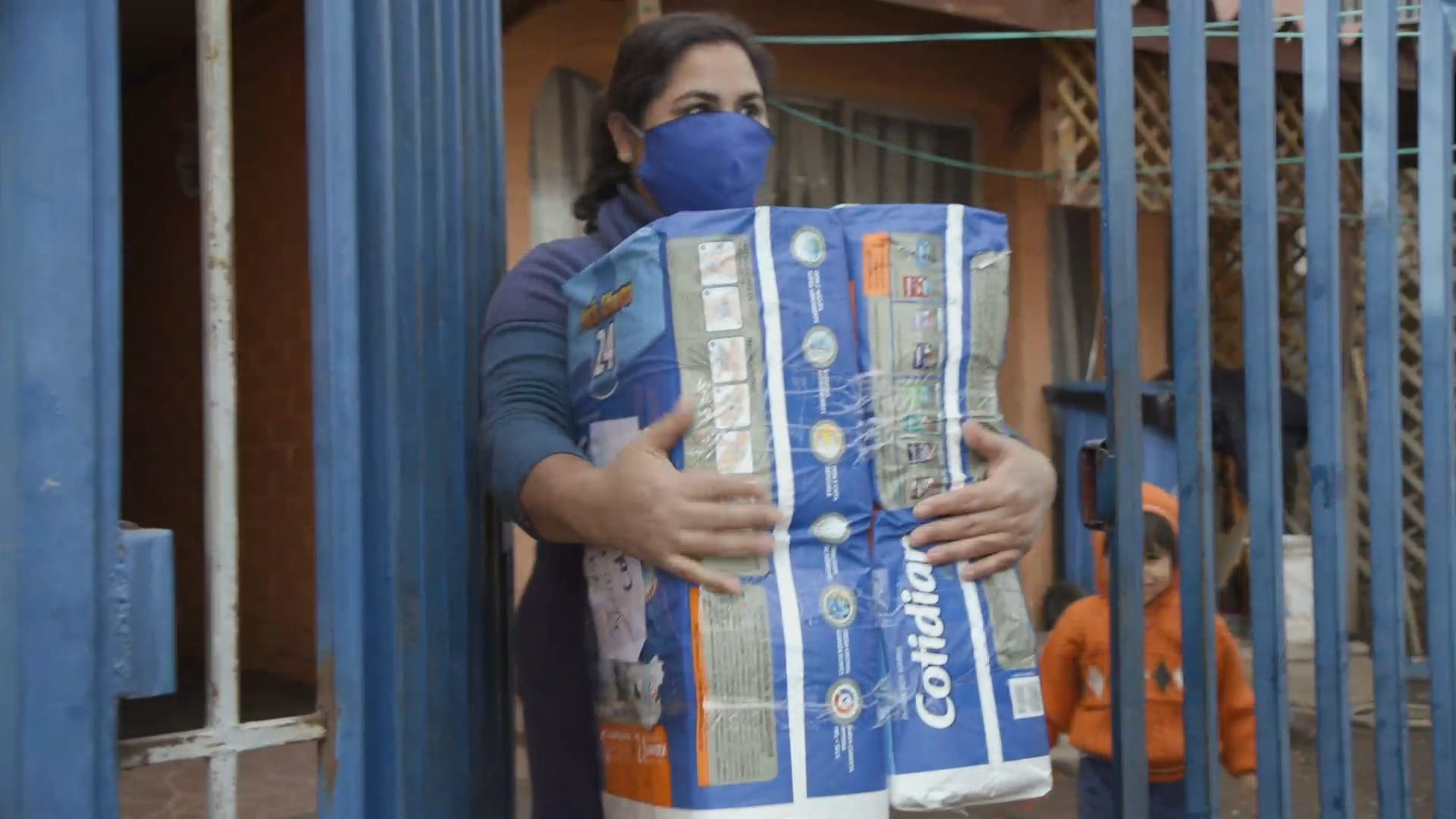 Solidaridad en tiempos de crisis: CMPC donó 100 mil pañales a familiares de la teletón
