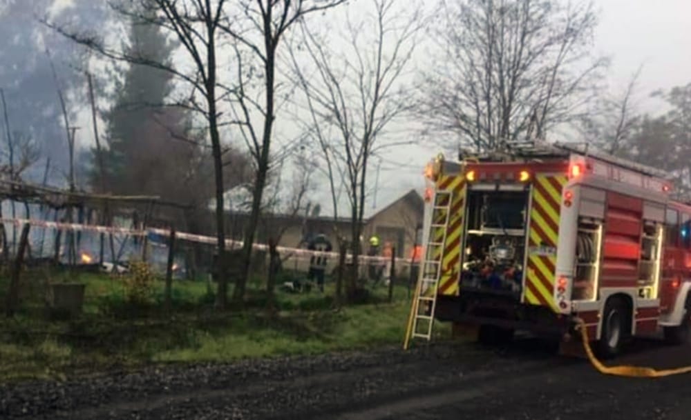 Un muerto deja incendio en vivienda de material ligero en Yumbel