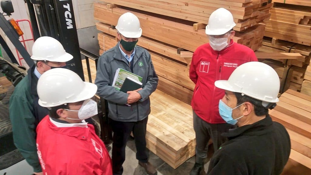 Valoran trabajo en laboratorio de Infor único en Latinoamérica para certificar madera