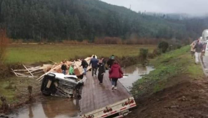 Ruta de la Madera: una persona fallecida deja colisión entre automóvil y camión en plena recta