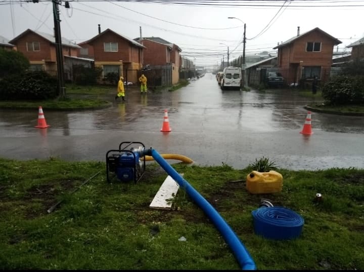 Intenso trabajo en San Pedro de la Paz para solucionar anegamientos por lluvias