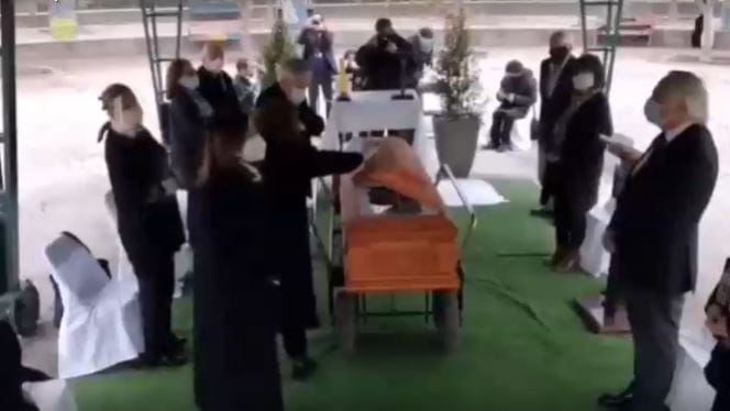 “No se puede abrir”: revelan incumplimiento de protocolo Covid-19 en funeral de tío de Piñera