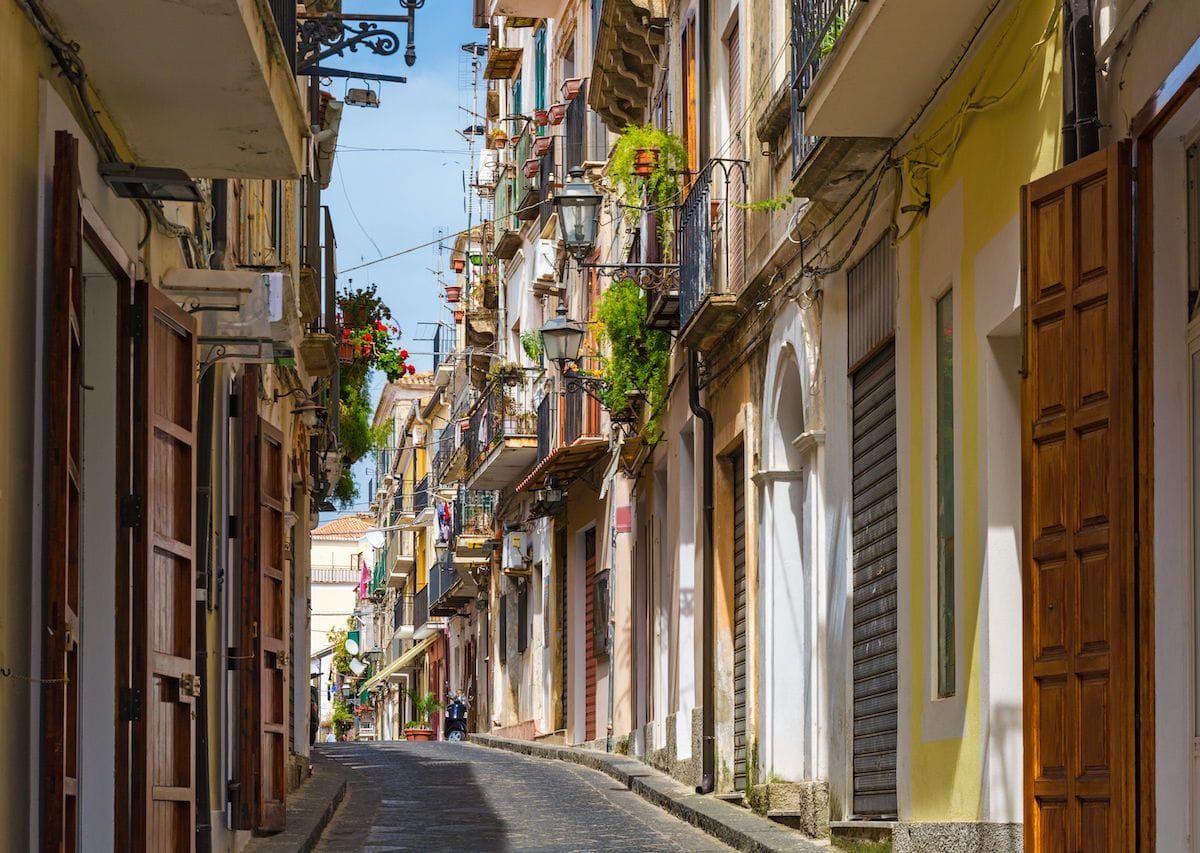 Ciudad italiana “libre de coronavirus” vende casas a tan solo un euro 