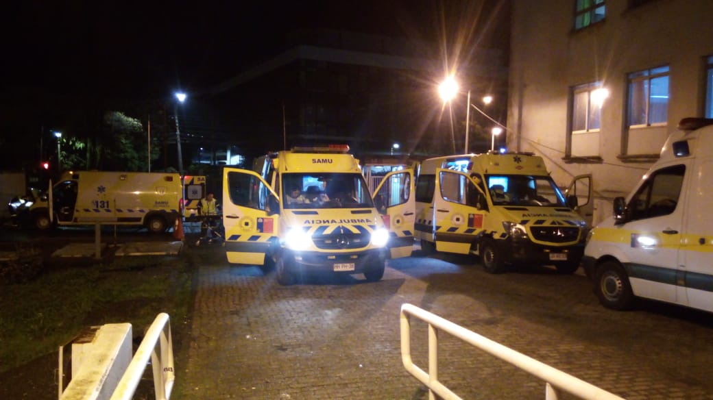 Acusan falta de lugar para lavar ambulancias Samu en Concepción: “Agua sucia escurre a la calle”