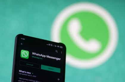 ¿Por qué desapareció el “en línea” y última hora de conexión en Whatsapp?