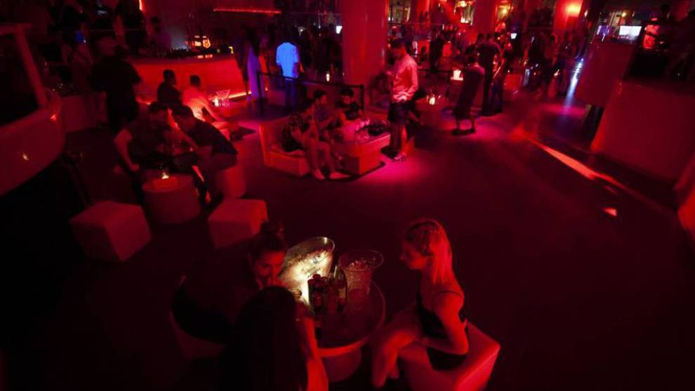 Hombre asistió a “fiesta Covid” para probar si el virus era real: se contagió y murió