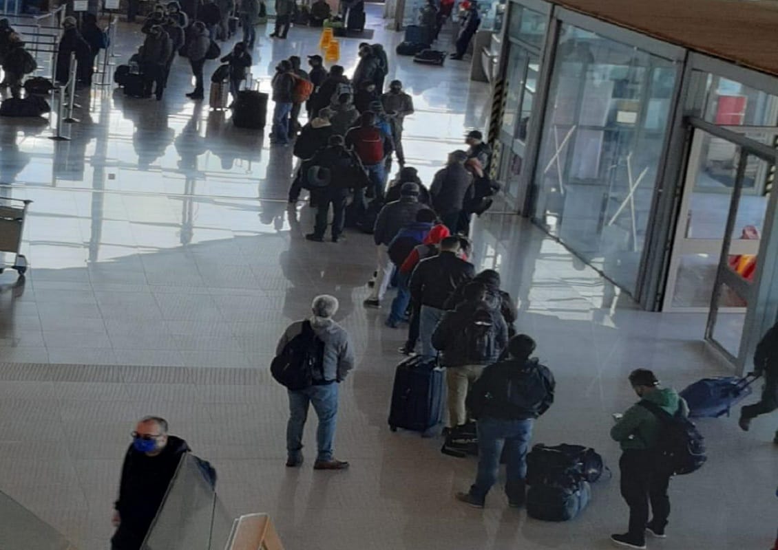 Urgente llamado a pasajeros que viajaron junto a portadora de nueva cepa: “Contacten al Minsal”