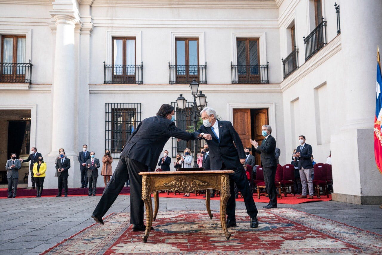 De “giro a la derecha” a evocar a Pinochet: Las reacciones locales al cambio de gabinete