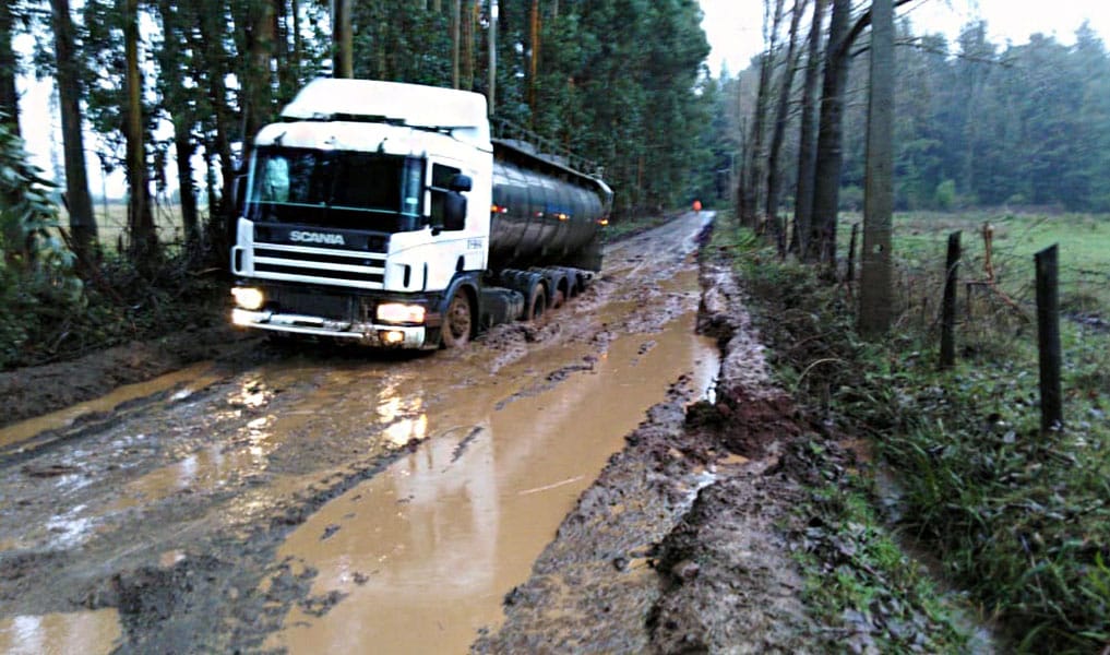 Denuncian pésimo estado de caminos tras lluvias en sectores rurales de Mulchén
