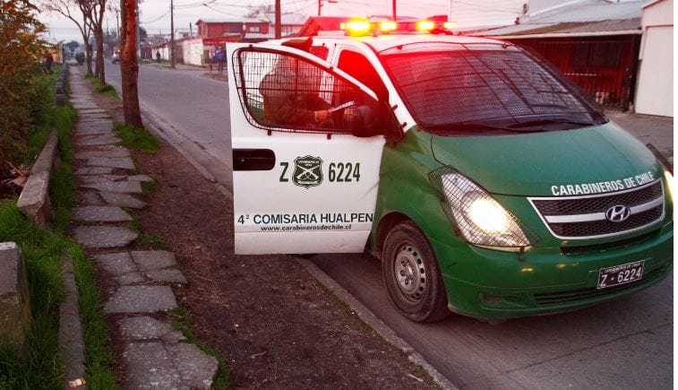 Hualpén: Sorprenden a tres personas viajando con pistola y bolsa con Tusi