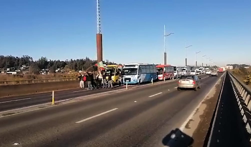 Conductores Coronel Lota van en caravana a La Moneda para solicitar ayuda económica