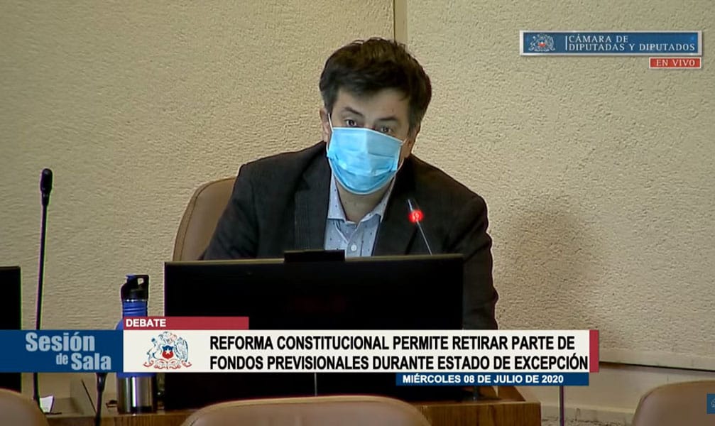 Diputado acusó que un parlamentario se desmayó por “presiones del Gobierno” en discusión por retiro de fondos AFP
