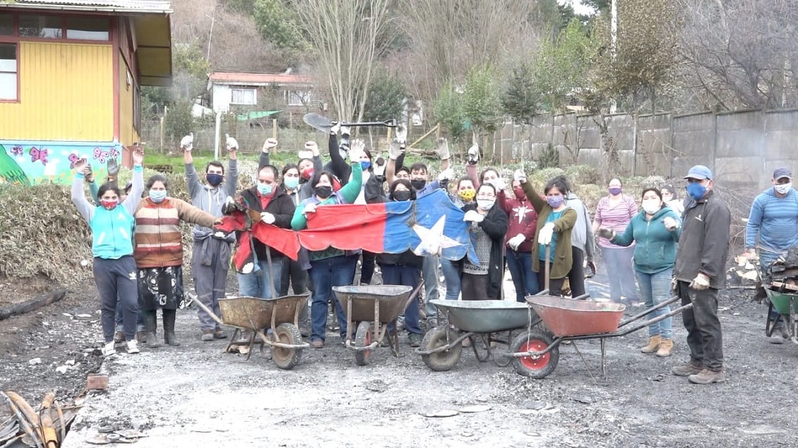 Comunidad educativa de escuela quemada en Tirúa se une y ellos mismos parten la reconstrucción