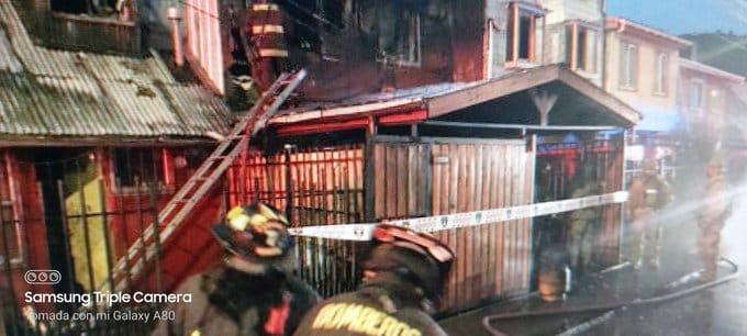 Organizan ayuda tras trágico incendio en Coronel: papá de hermanitos fallecidos sigue en riesgo vital