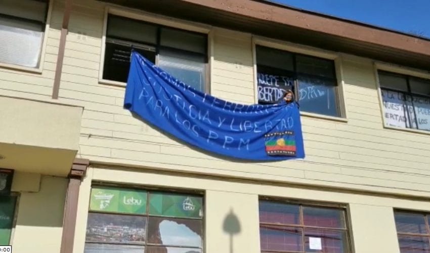 Comuneros mapuche deponen pacíficamente la toma de la Gobernación de la Provincia de Arauco