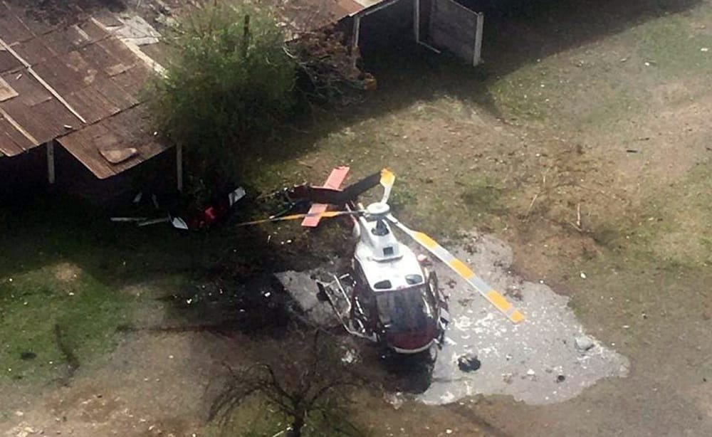 Reportan caída de helicóptero en estacionamiento de un hospital de la Región Metropolitana