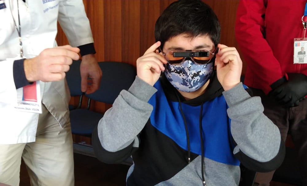 Estudiante de Penco es el primer beneficiado en el Biobío con un telescopio bióptico