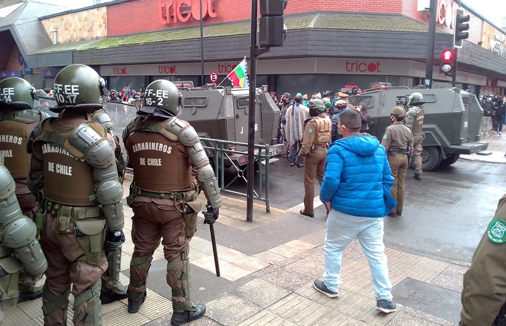 Manifestaciones e incidentes se registran en Temuco tras llegada de ministro Pérez Varela a La Araucanía