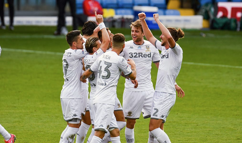 Dos chilenos en carpeta del Leeds de Marcelo Bielsa
