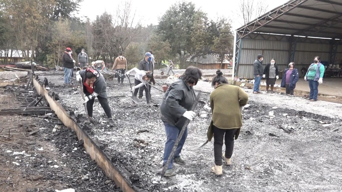 Seremi de Educación considera “difícil” la misión de reconstruir escuelas quemadas en Arauco