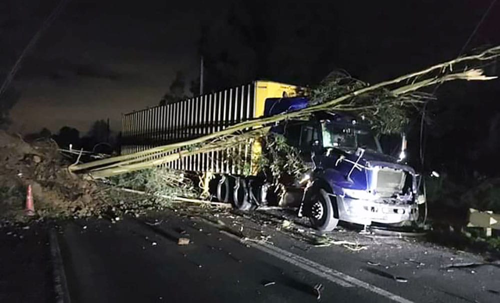 Vialidad por nuevo deslizamiento en Ruta de la Madera: “el despeje total estará en la tarde”