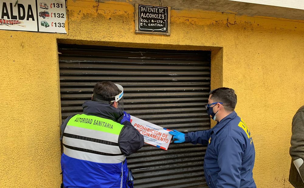 Decena de personas fueron detenidas en botillerías de Penco y Tomé