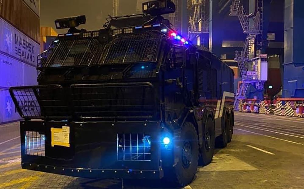 Día del Joven Combatiente: Carabinero resultó herido en un ojo tras disparo a carro policial