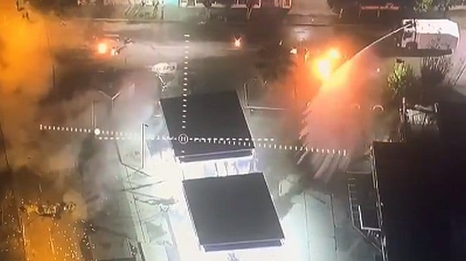 Incidentes en Santiago dejan un muerto y un bus quemado