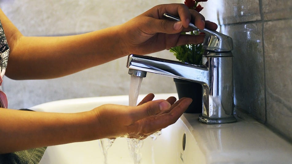 Acusan excesivos cobros en boletas de agua por parte de Essbio: “De $10 mil a $60 mil”