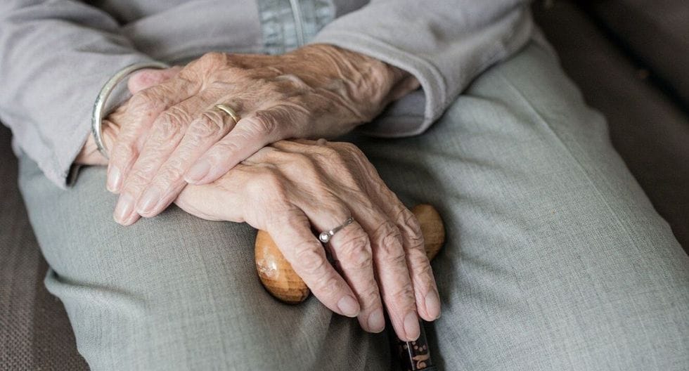 Habilitan franja matinal para mayores de 80 años que les permita comprar artículos esenciales sin permiso temporal