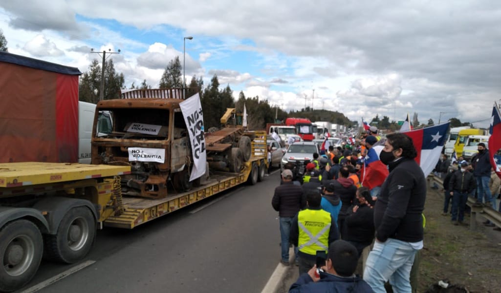 Ministro Antonio Walker llamó a los camioneros a retomar el diálogo