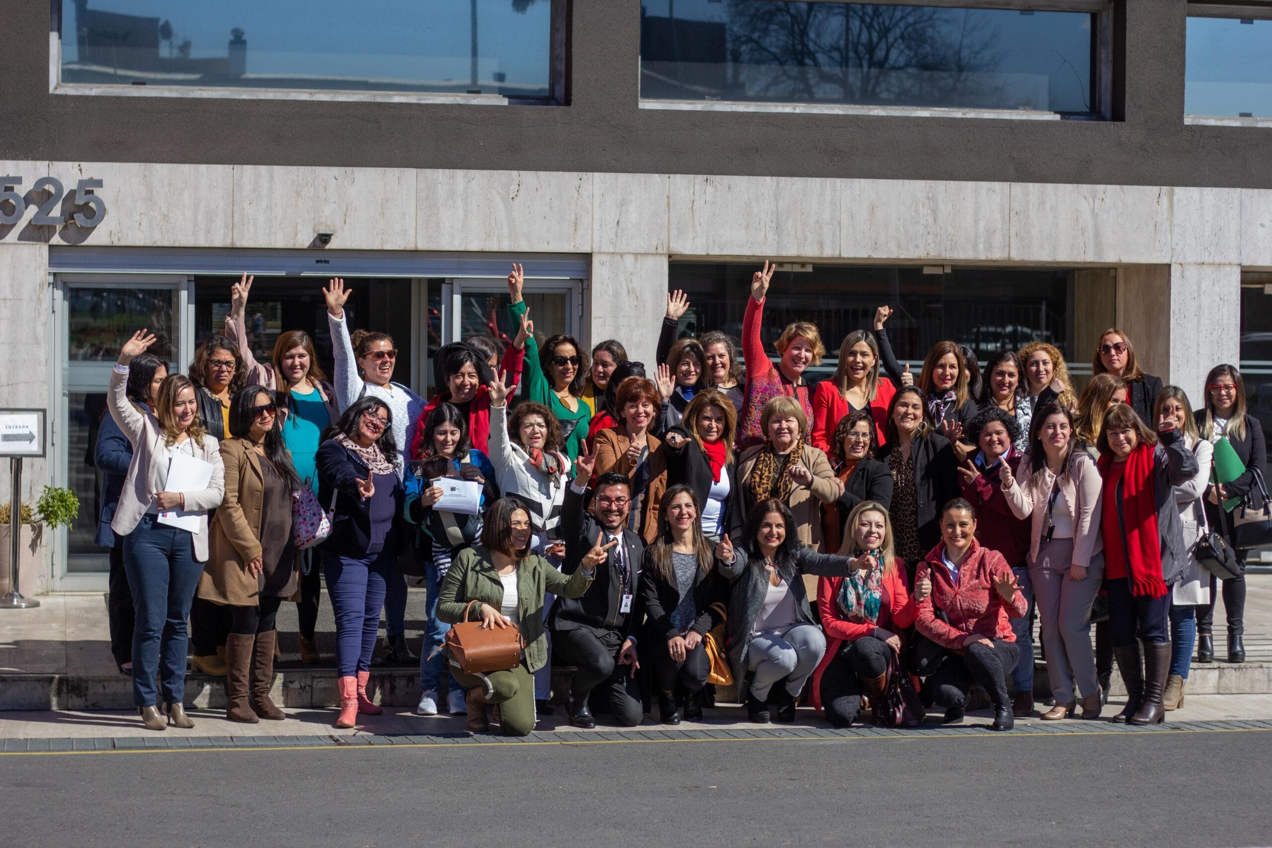 SernamEG invita a mujeres a postular a sus Escuelas de Líderes Políticas 2020