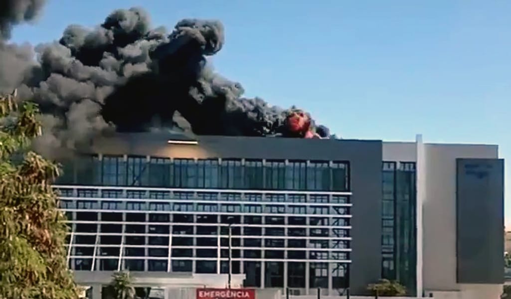 Incendio obligó a evacuar a cientos de pacientes desde el hospital de Brasilia en medio de la pandemia