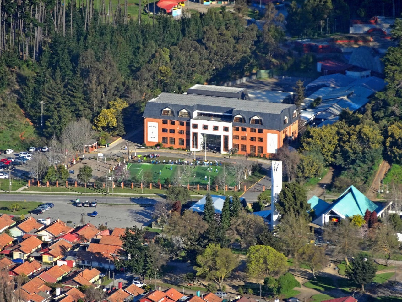 Apoderados de Colegio Concepción priorizaron clases y preunivestario on-line y becas para familias