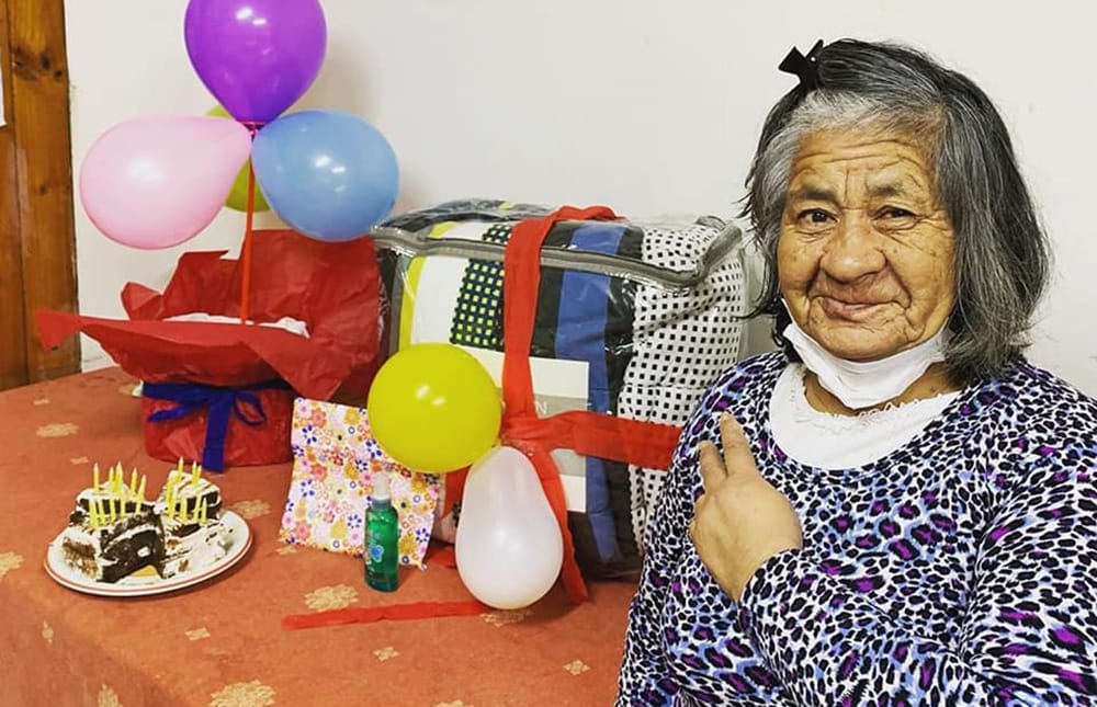 Querida Mireya de Concepción celebró su cumpleaños con torta, deseos y regalos