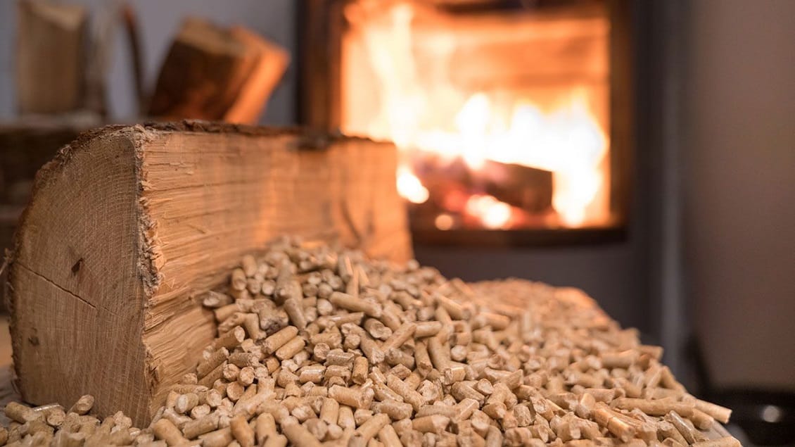 Gremio del pellet asegura que situación estaría mejorando y Energía reconoce que no puede fiscalizar acaparamiento