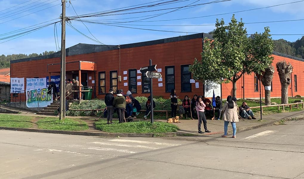 Toma en municipio de Tirúa: Intendente pidió al Alcalde que solicite desalojar pero éste lo descartó
