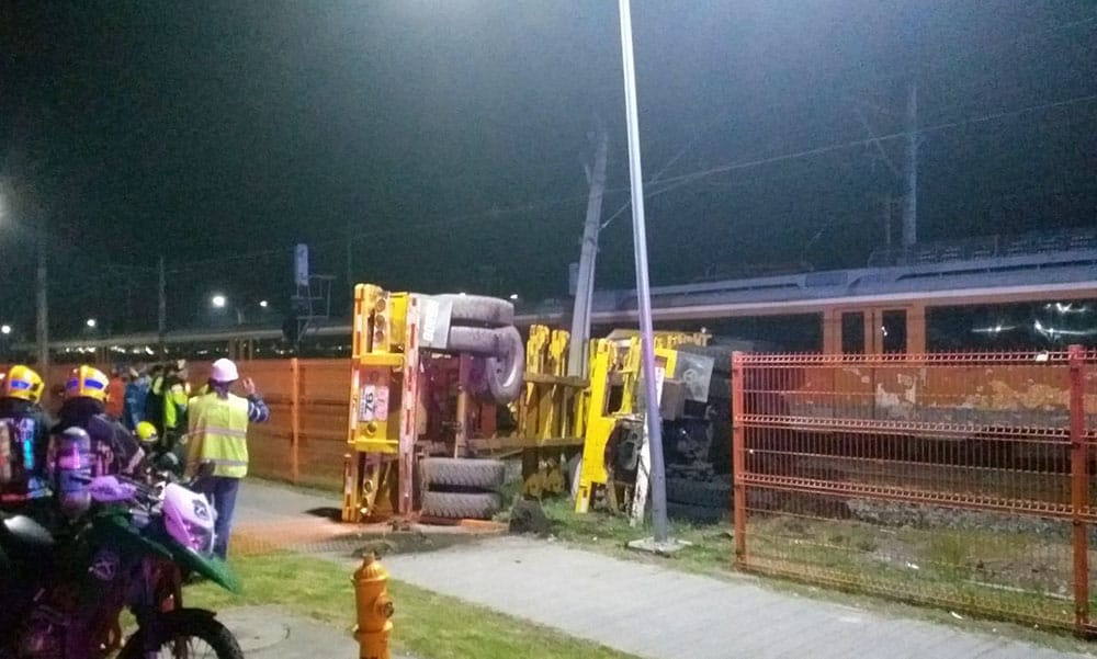 Reportan colisión de Biotrén con camión en San Pedro de la Paz: conductor quedó atrapado