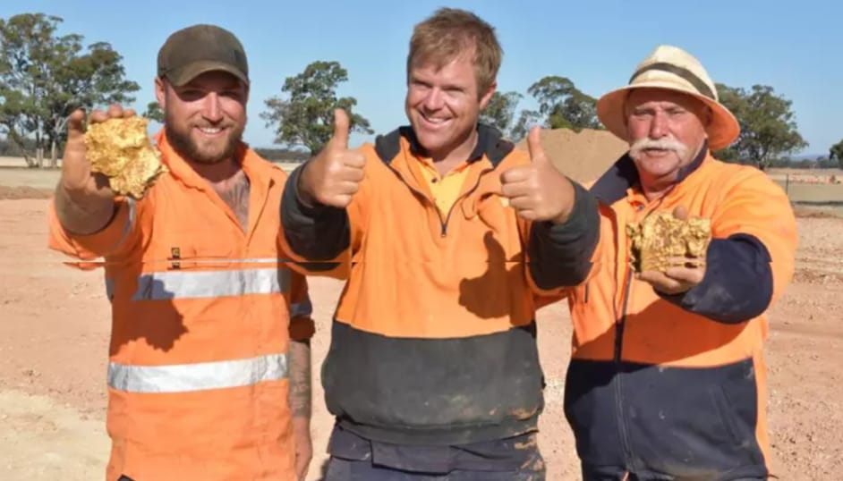 Familia australiana desentierra dos enormes pepitas de oro valoradas miles de dólares