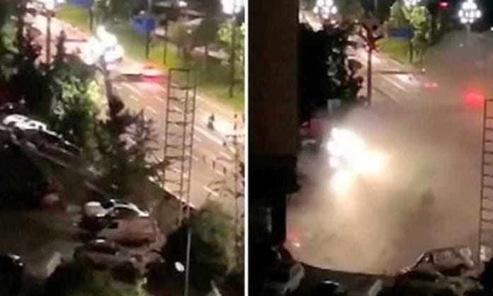 Registran momento en que un socavón en China se tragó 21 autos luego que la tierra se abriera