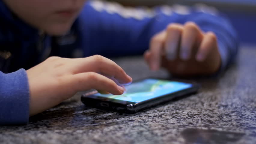 Cañete interpuso un recurso de protección contra Entel y la Subtel por prolongada interrupción del servicio
