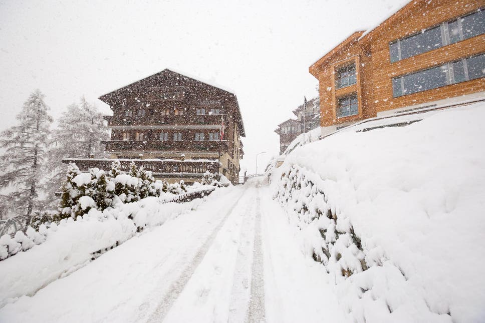 Falla en fábrica causó una “lluvia de chocolate” que cubrió de cacao a un pueblo en Suiza