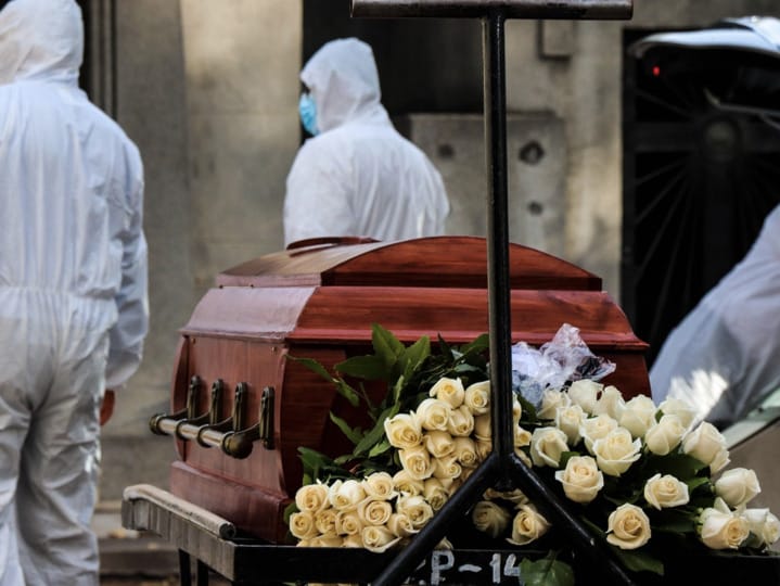 Familia de Santa Juana recibió urna sellada por Covid-19: no saben si es su madre u otra persona