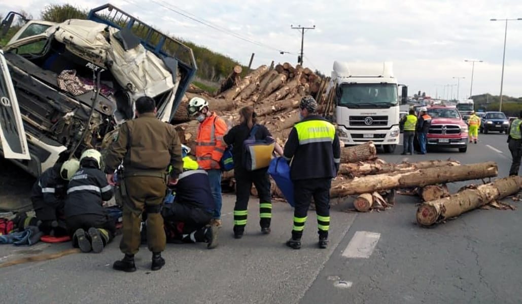 Al menos una persona lesionada dejó violenta colisión múltiple en Ruta 160 en Coronel