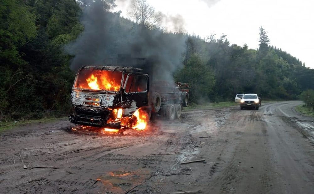 Aumenta tensión en Provincia de Arauco: Queman al menos tres camiones de faena forestal