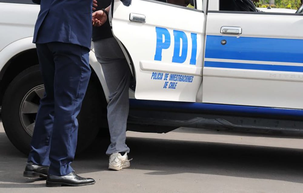 Detienen a dos sujetos armados que asaltaron bencinera en pleno toque de queda en Cañete